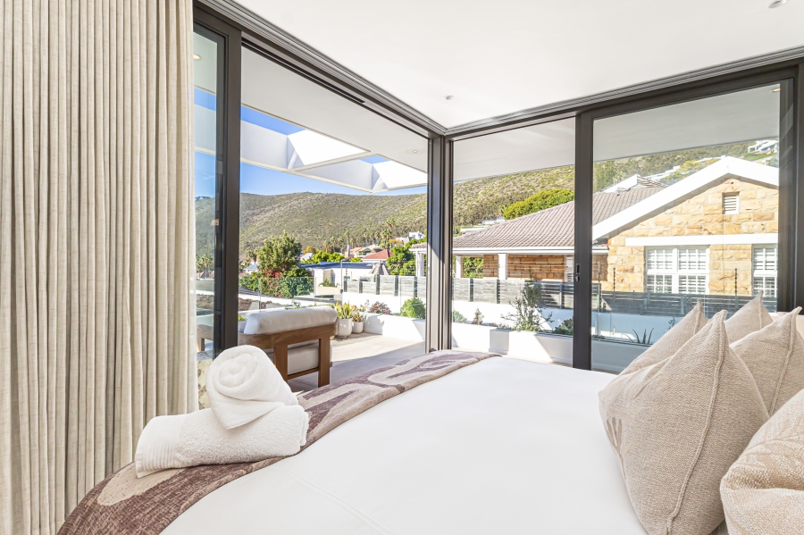 To Let 4 Bedroom Property for Rent in Fresnaye Western Cape